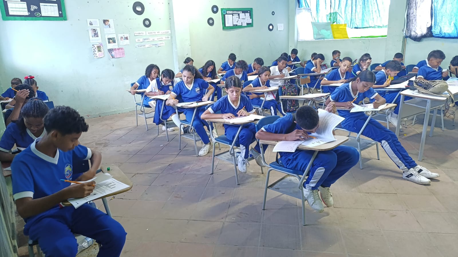 Estudiantes en Aula 4
